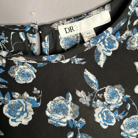 DR2 Black and Blue Floral Short Sleeve Blouse Size XS - Picture 3 of 9